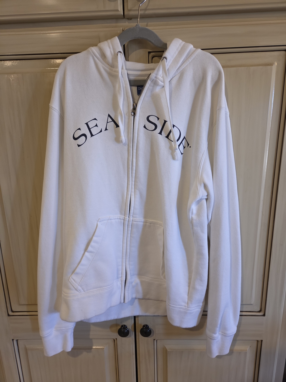 SEASIDE Women’s White Zip-Up Hoodie